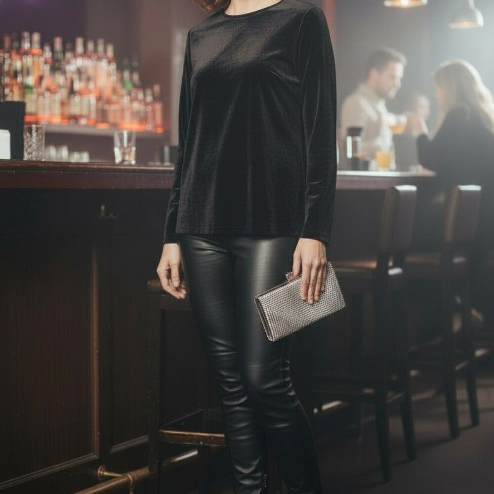 ✨ Liz Claiborne Velour Tunic – Black • Long Sleeve • Split Hem • Size M